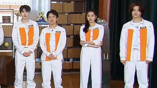 当关晓彤和蔡徐坤同框,身高差距一目了然!