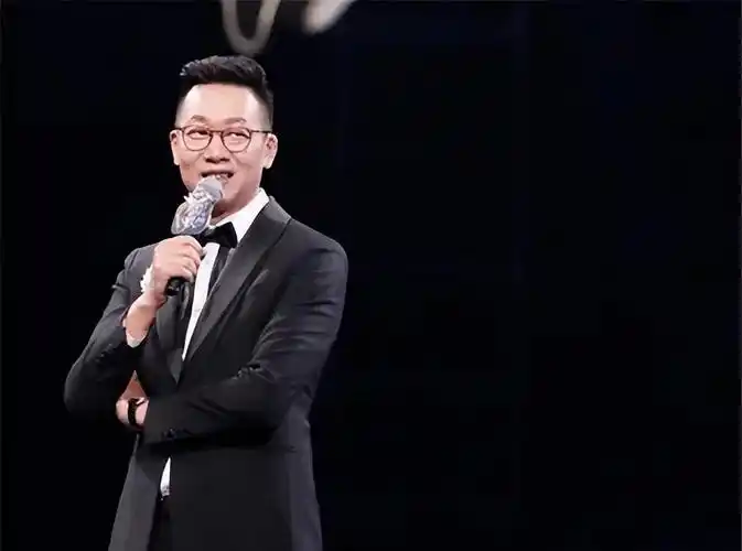 原创主持人林海两任妻子都是同行如今51岁生活十分幸福