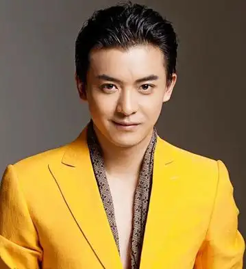 男士短发发型介绍霸气背头vs清爽板寸头