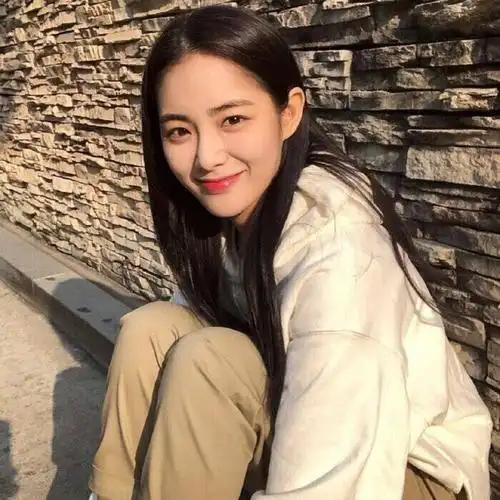 的微笑充满了阳光～积极向上的女生头像女生头像/阳光灿烂的真人女头