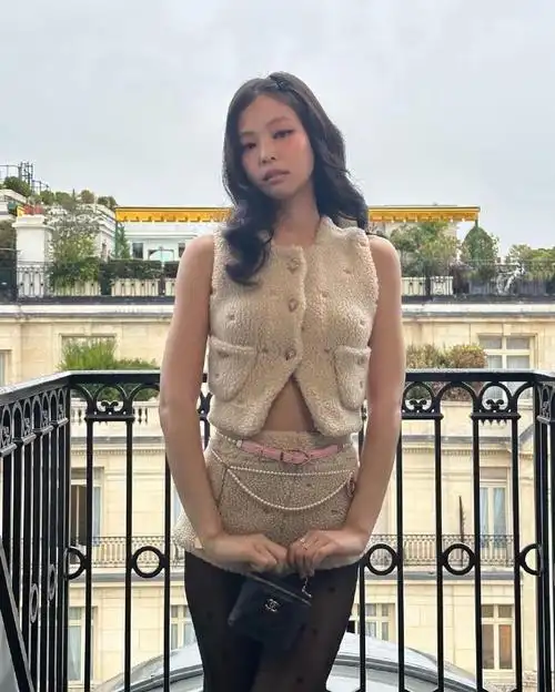 jennie巴黎时装周
