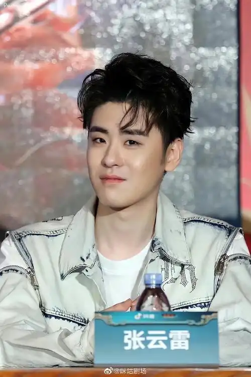 春季必看的治愈系笑容#@小辫儿张云雷笑起来弯弯的狐狸眼既迷人又