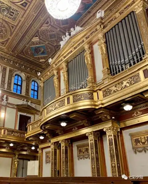 大厅内金碧辉煌1奥方团队,倾力奉献各位的到来使得金色大厅蓬荜生辉分