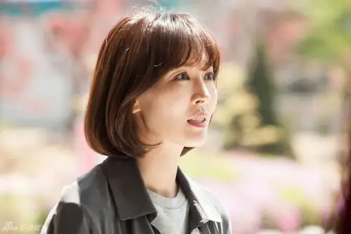 《为纯情著迷》剧组公开了一组金纯情饰演者金素妍的剧照