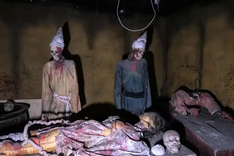 废弃鬼屋| "热闹非凡"的龙门客栈