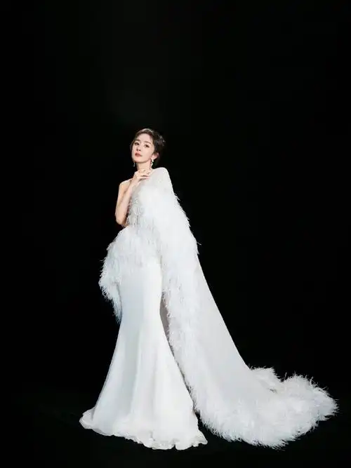 尖叫之夜红毯##尖叫之夜红毯造型##杨幂纯白天使造型