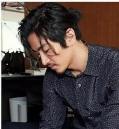 男生扎个小辫跟上时尚潮流 今年流行潮男小辫欣赏_男生发型_西子美发