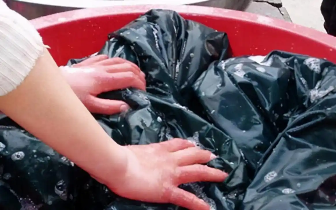 羽绒服能用洗衣机洗吗羽绒服怎么洗最好正确