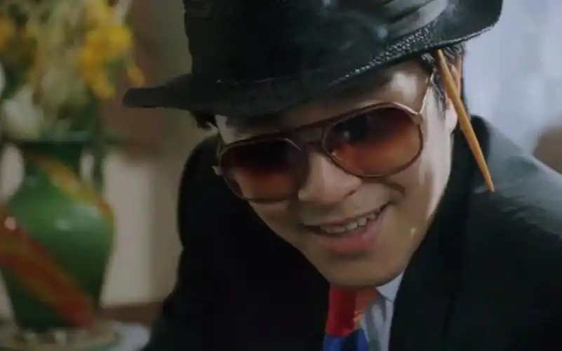 看星爷说的飞刀,是小李飞刀的飞;刀,是小李飞刀的刀!