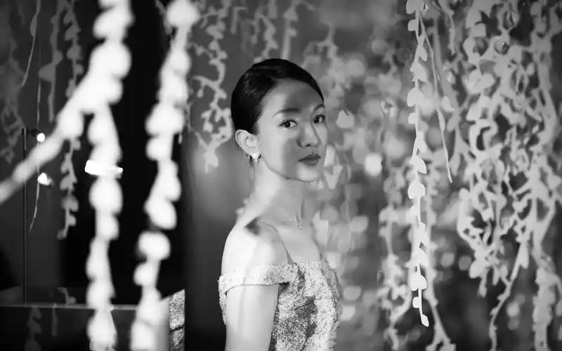 周迅优雅性感高清桌面壁纸