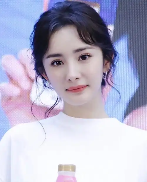 杨幂麻花辫真的是俏皮又可爱小仙女本人了