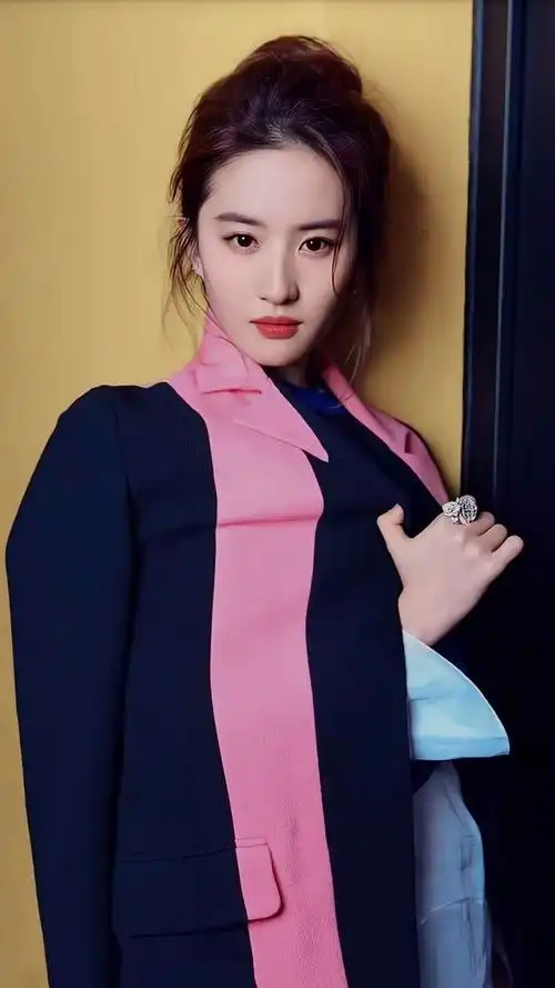 刘亦菲cc从迈克尔·雷转采于2021-12-20 08:51:08刘亦菲刘亦菲刘亦菲