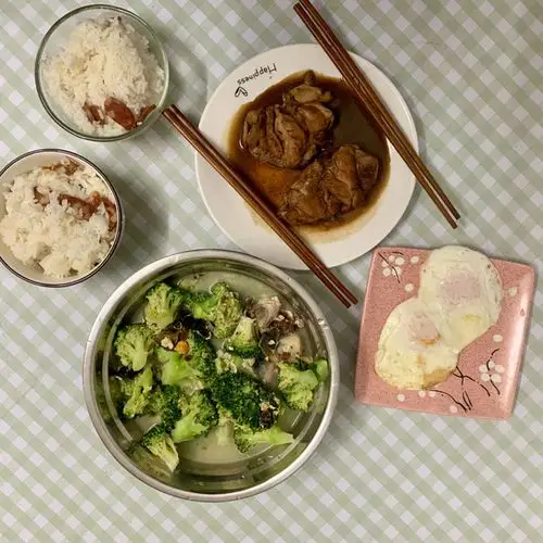 无敌小短腿yee做的和大叔的吃饭日常