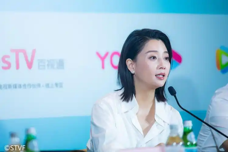 直击电视节白玉兰评委殷桃现在可选择的角色更有意思不拒绝演姐弟恋