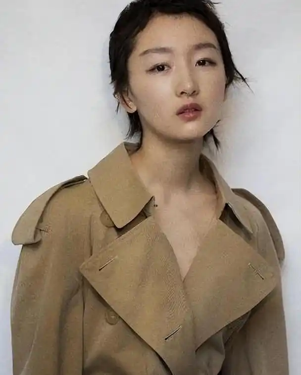 周冬雨华丽蜕变,张艺谋心动萌发 电影《命运之戏》女主角小雅的转型