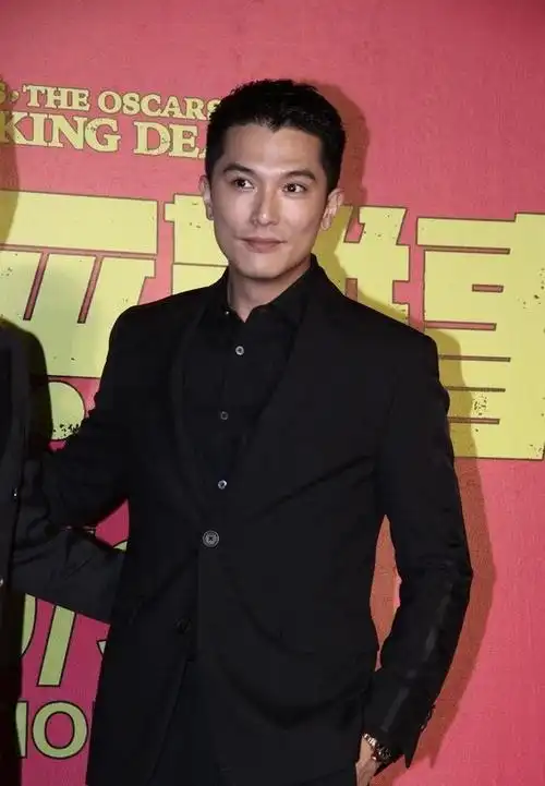 2019年10月8日,邱泽在中国台湾出席了新片首映会,寸头造型亮相,穿了一