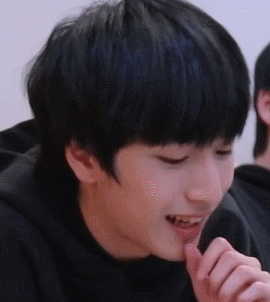 严浩翔|时代少年团|tnt|图源微博见水印|自修