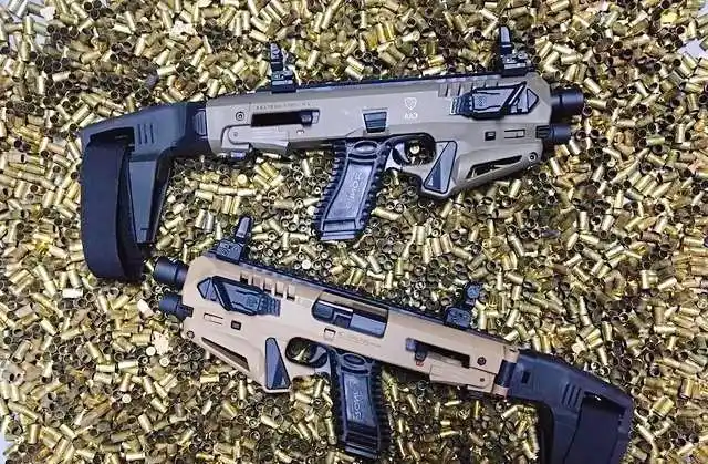 盘点那些被美国枪迷魔改的手枪,乍一看这么像冲锋枪和卡宾枪