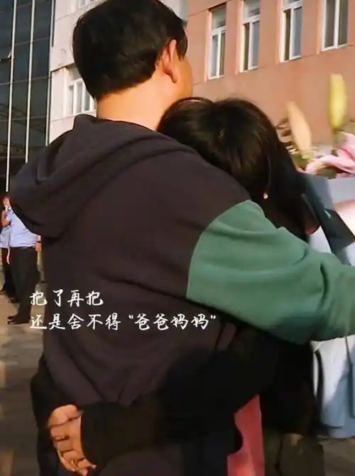 高亚麟夸自己儿子比易烊千玺帅对比图明显粉丝很赞同