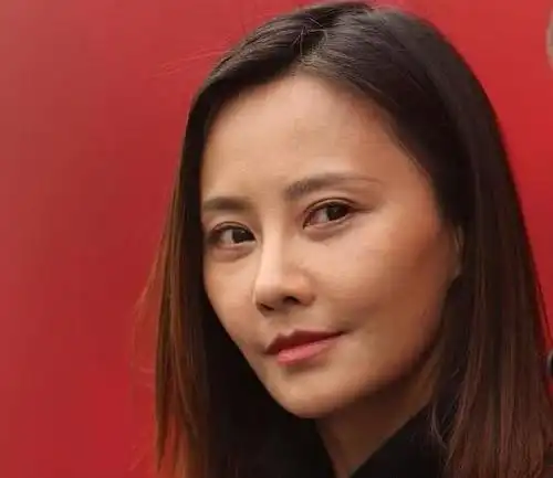 最近,马雅舒现身新戏活动,从照片中我们可以发现,马雅舒虽然是素颜