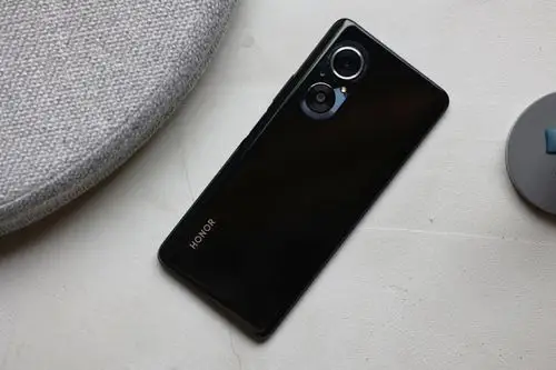 超窄边框高刷lcd加上一亿像素,荣耀50 se体验如何?