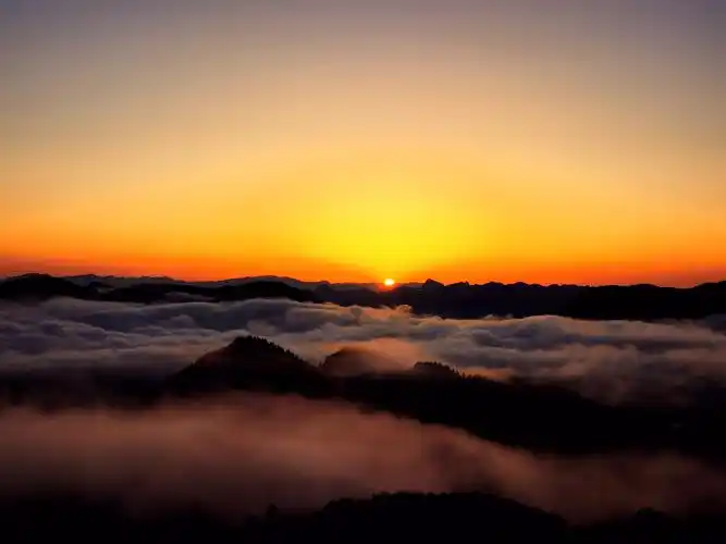 重庆城口滚滚云海绝美日出