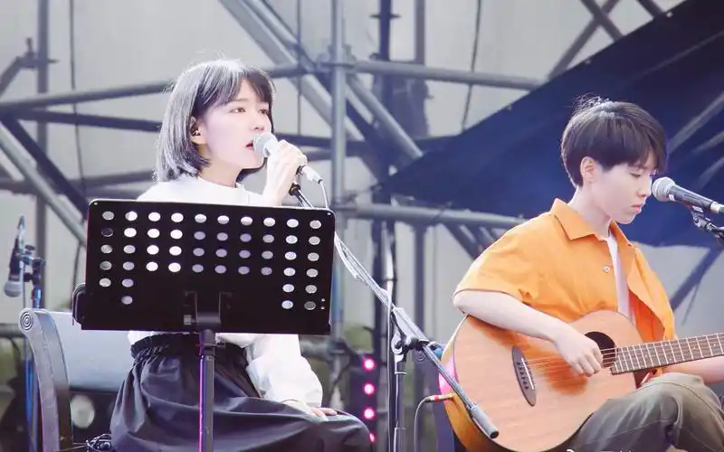 【房东的猫】20180430上海草莓音乐节 云烟成雨