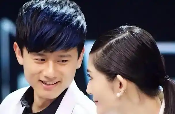 看了谢娜深夜发的动态后,才明白她和张杰婚姻的现状,金星说对了