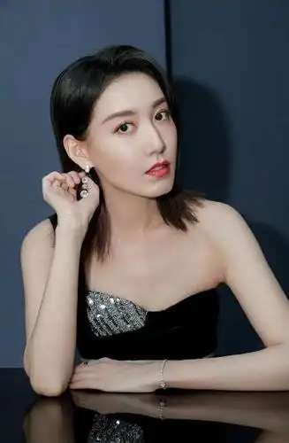 高露穿礼服有多美?网友:怎么都好看.