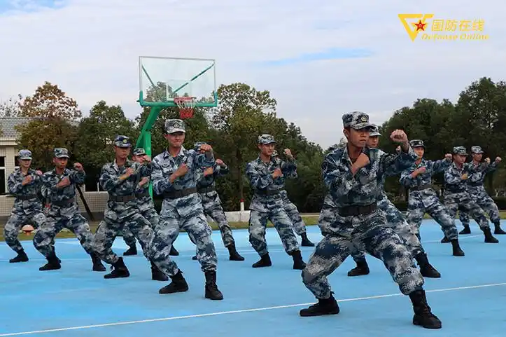 走近空军警卫兵:默默守护"战鹰"的蓝天