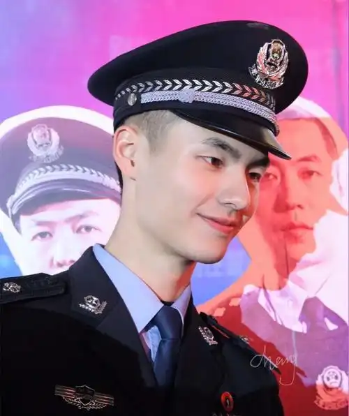 守护解放西的特警小哥哥刘曦钧当过我微信头像的男人