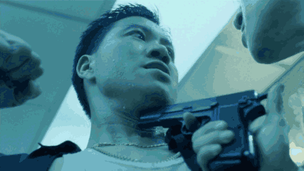 看看这一段,万梓良和张学友的对手戏,各贡献了不少可作为表情包的素材