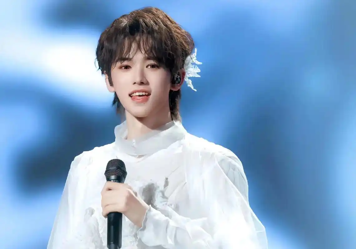 小宋老师舞台神图 太帅啦!#宋亚轩 #不枉 #绝美舞台 #时 - 抖音