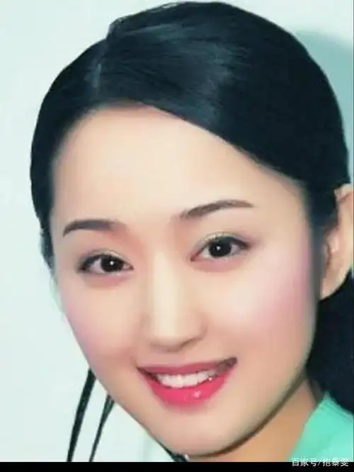 1990年杨钰莹出道发表个人首张专辑,到现在已经31年了.