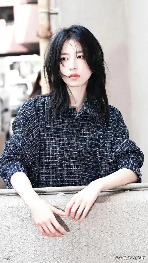 明星图片周雨彤