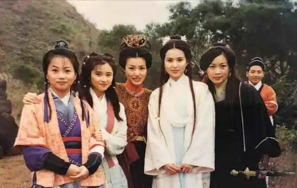 香港演员黄纪莹息影10年47岁未婚和古天乐相恋7年让她心痛