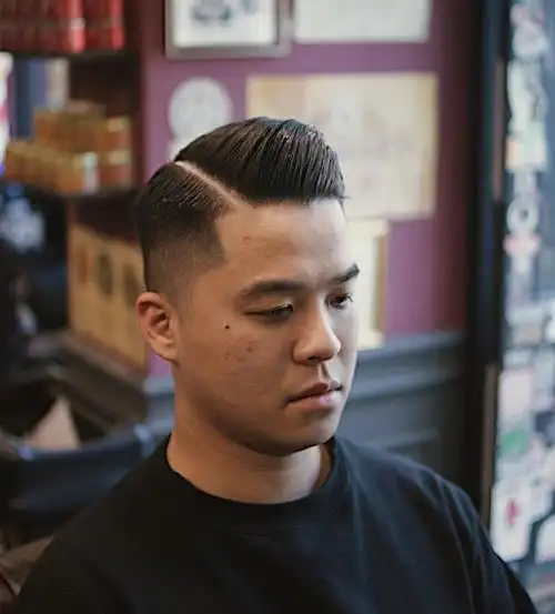 型男经典复古后背头今年很流行