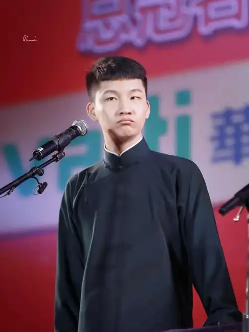 刘筱亭黑色大褂