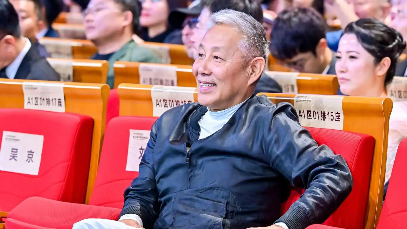 陈道明断崖式衰老,白发苍苍尽显老态,网友泪目看着真心疼!