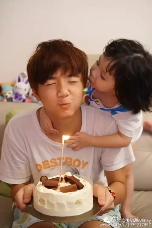 曾8年不认亲生子,吸毒后事业落入谷底,莫少聪为何突然手撕前任