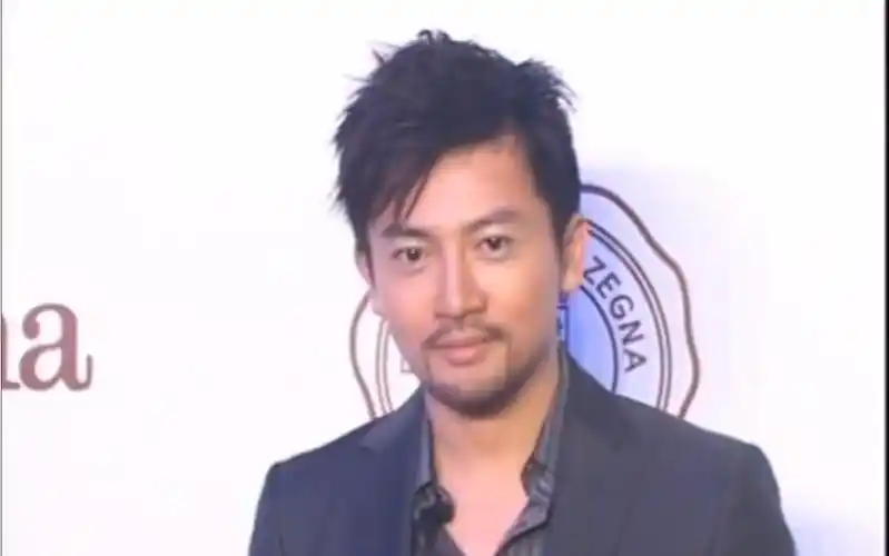 20100709苏有朋蓄胡子更显男人味称家人不着急自己婚事