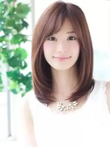 适合国字脸女生的好看发型设计,内敛的齐刘海,脸颊瞬间小一号!