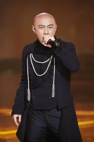 张卫健成跨年晚会宠儿未来不会放弃拍戏