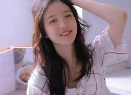 大闹火车站女演员刘露再次发文,称媒体夸大事实,网友:越抹越黑