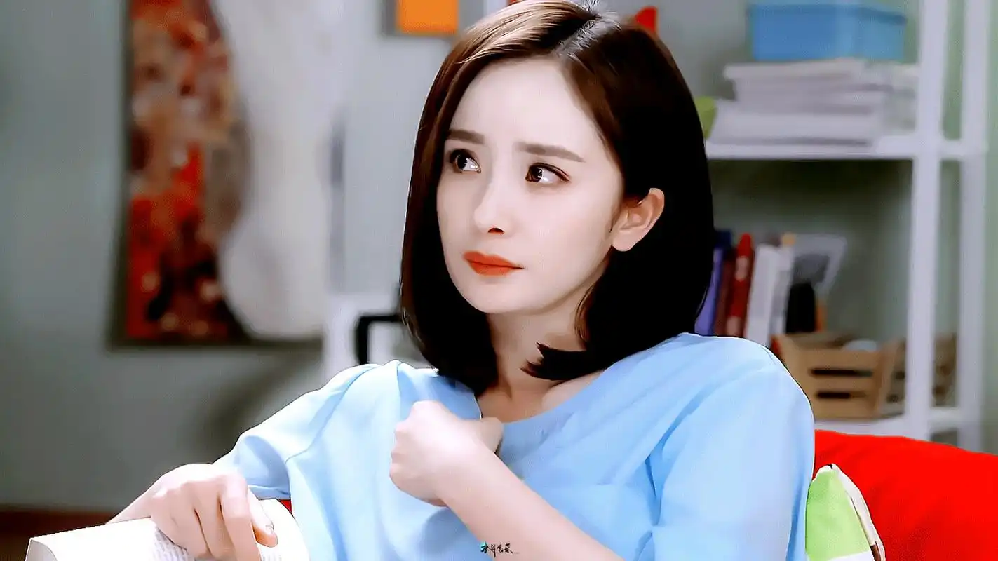 杨幂乔菲# 【亲爱的翻译官六周年】  杨幂在《亲爱的翻译官》中饰演