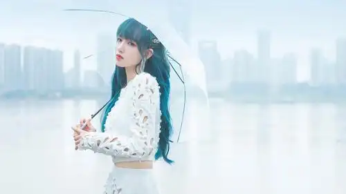 程潇蓝发白裙唯美清新写真,大陆明星-回车桌面