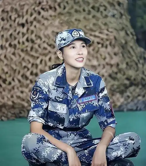 佟丽娅军装照