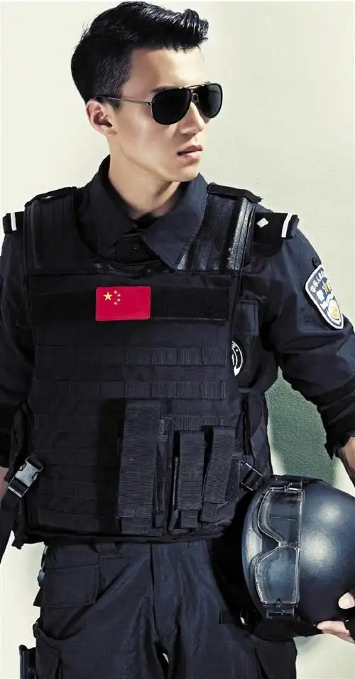 网红特警揭秘狙击手背后:扣动扳机几十万次 一次得手