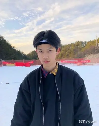 什么叫丑帅,所谓斯外戈. 发型气质,所谓合适.