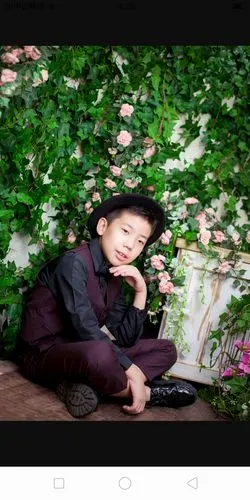 写美篇       好几年没给儿子拍照片了,今年儿子主动要求去拍一套